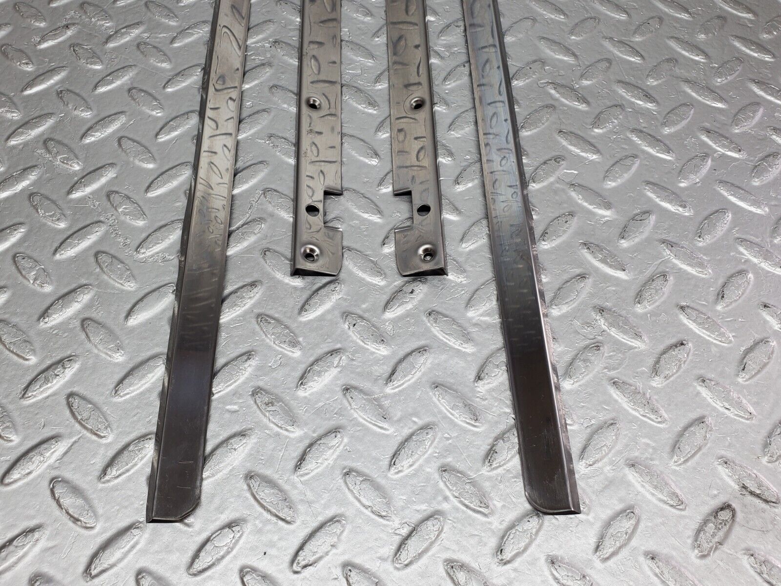 44848 Mercedes-Benz W124 220E Sunroof Chrome Trim Set