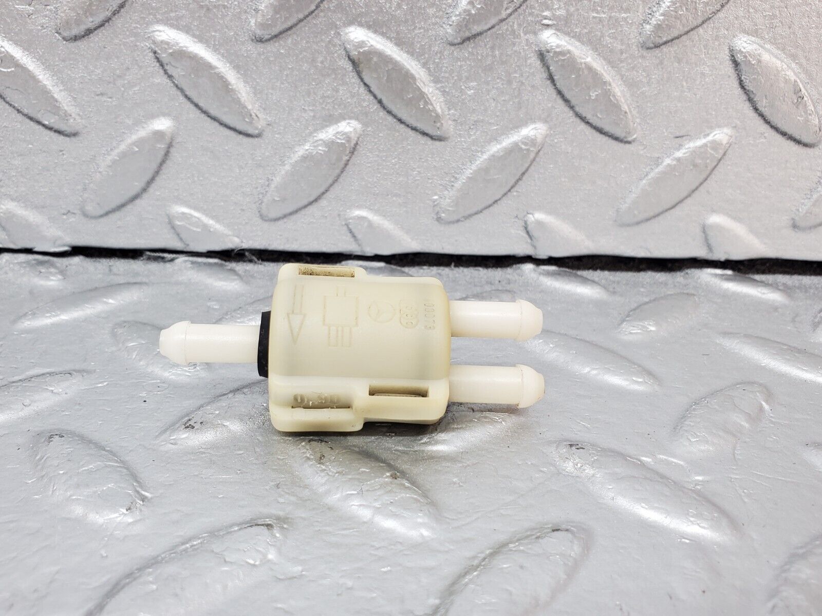 45072 Mercedes-Benz R129 300SL Coupe Windscreen Washer Fluid Distributor