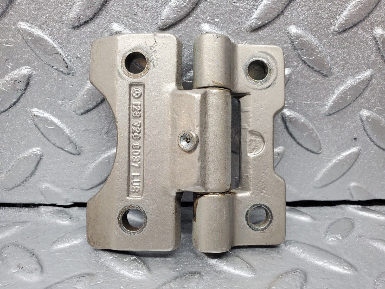 45552 Mercedes-Benz W126 420SE Door Hinge Pair Left Side 1237200037