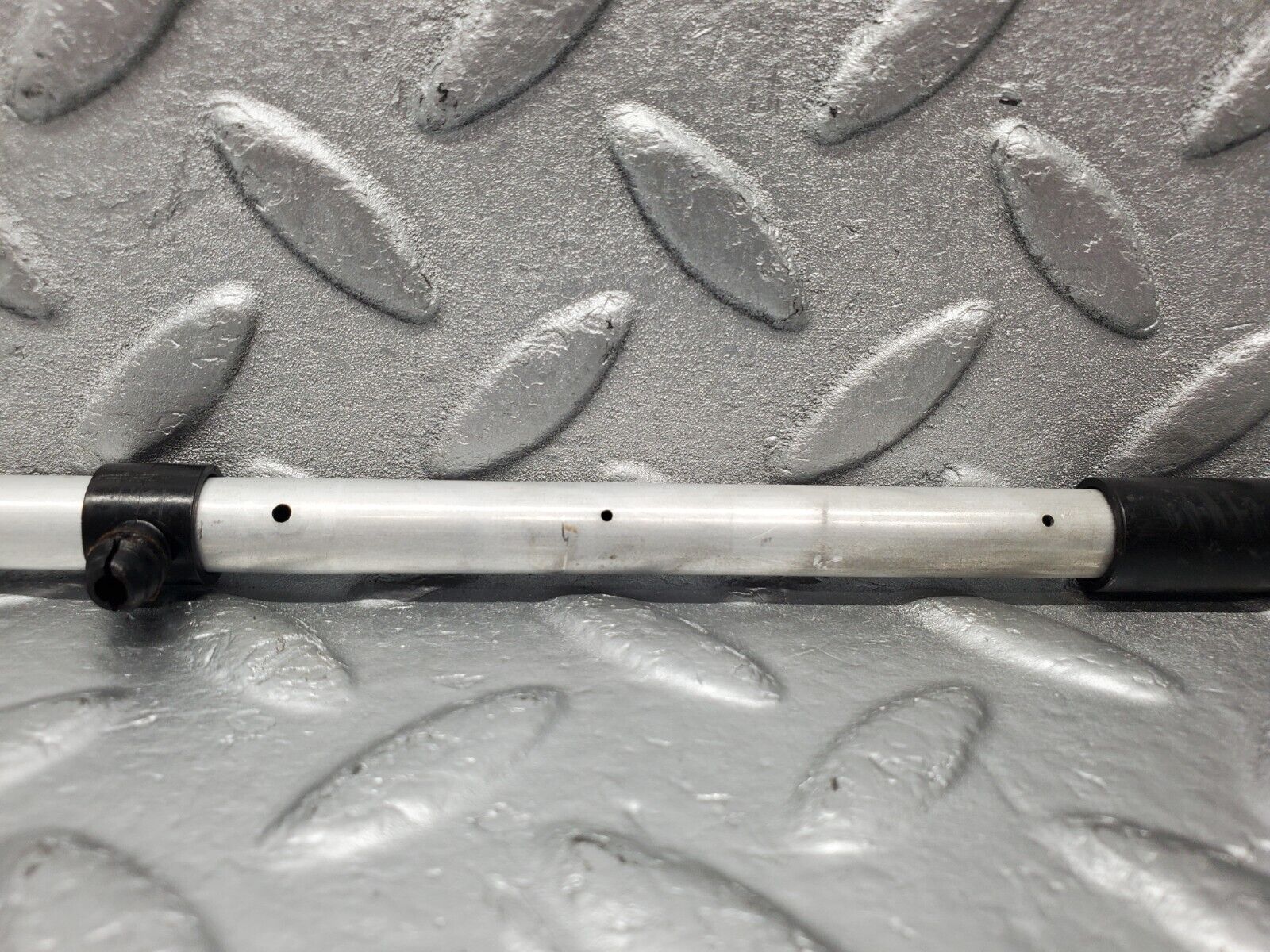 46278 Mercedes-Benz W126 420SE Camshaft Oil Tube