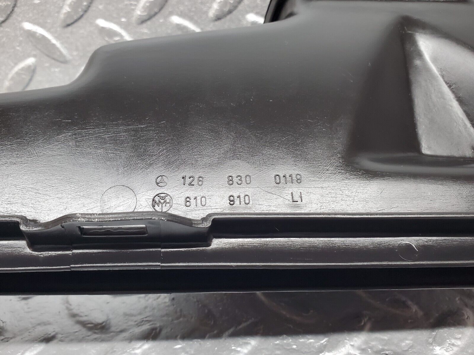 45915 Mercedes-Benz W126 420SE Dashboard Air Vent Duct 2x 1268300219 1268300119