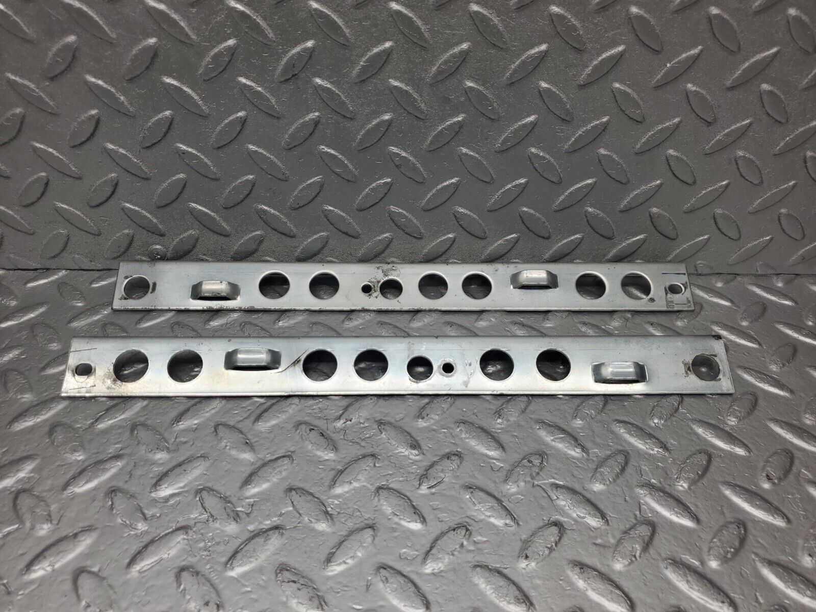 46628 Mercedes-Benz C123 280CE Coupe Front Right Seat Rail Support