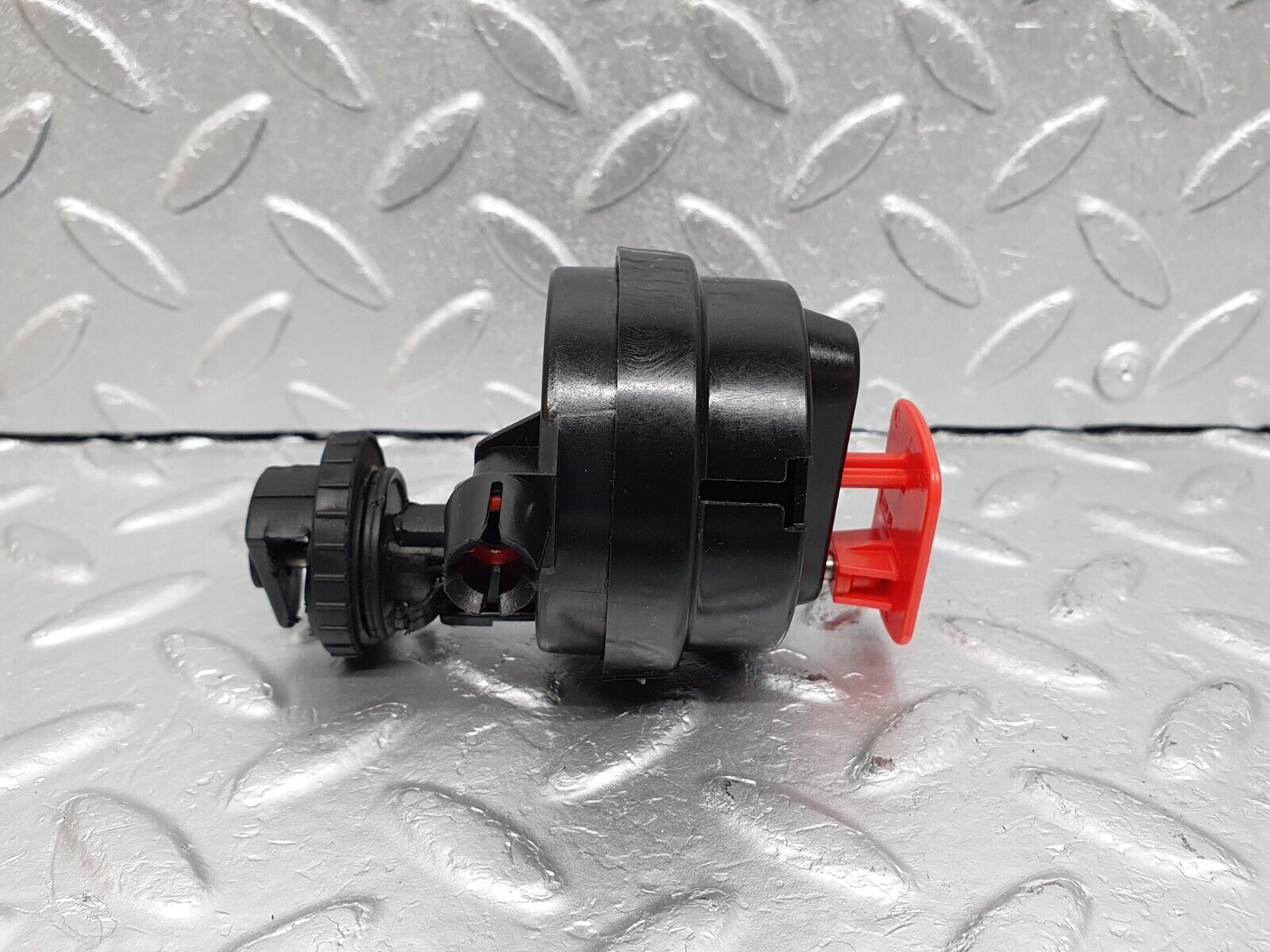 41917 Mercedes-Benz W202 C200 Fuel Tank Flap Cap Vacuum Actuator