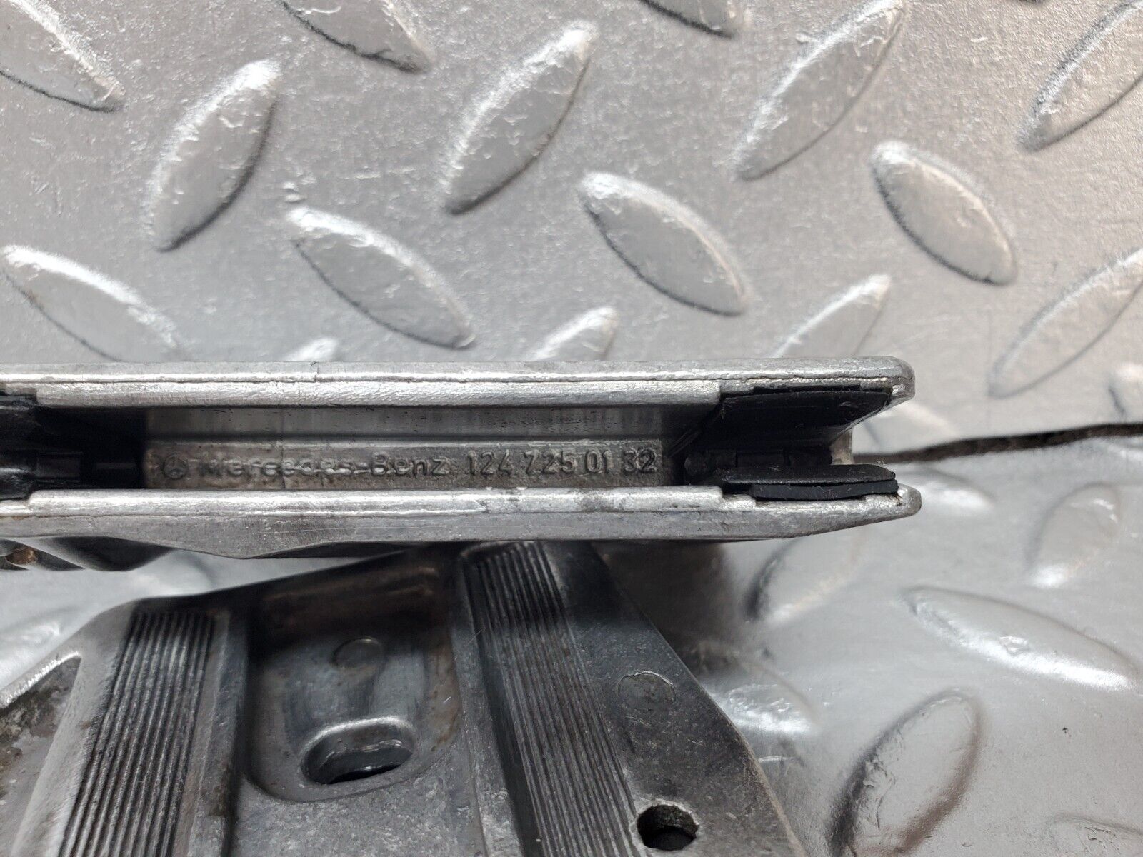 45025 Mercedes-Benz R129 300SL Coupe Door Window Guide Bracket 1247250132 1247250232