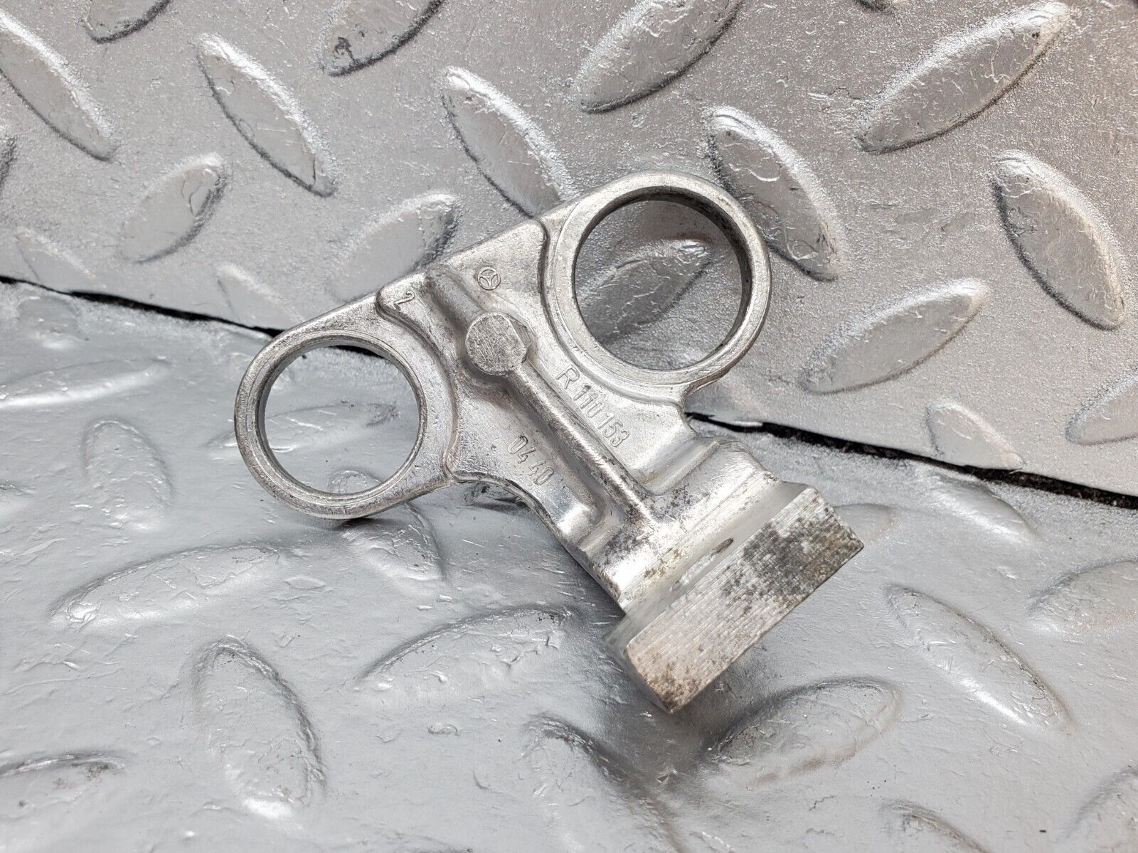 45352 Mercedes-Benz 280E M110.983 Crankshaft Sensor Holder Bracket 1101530440