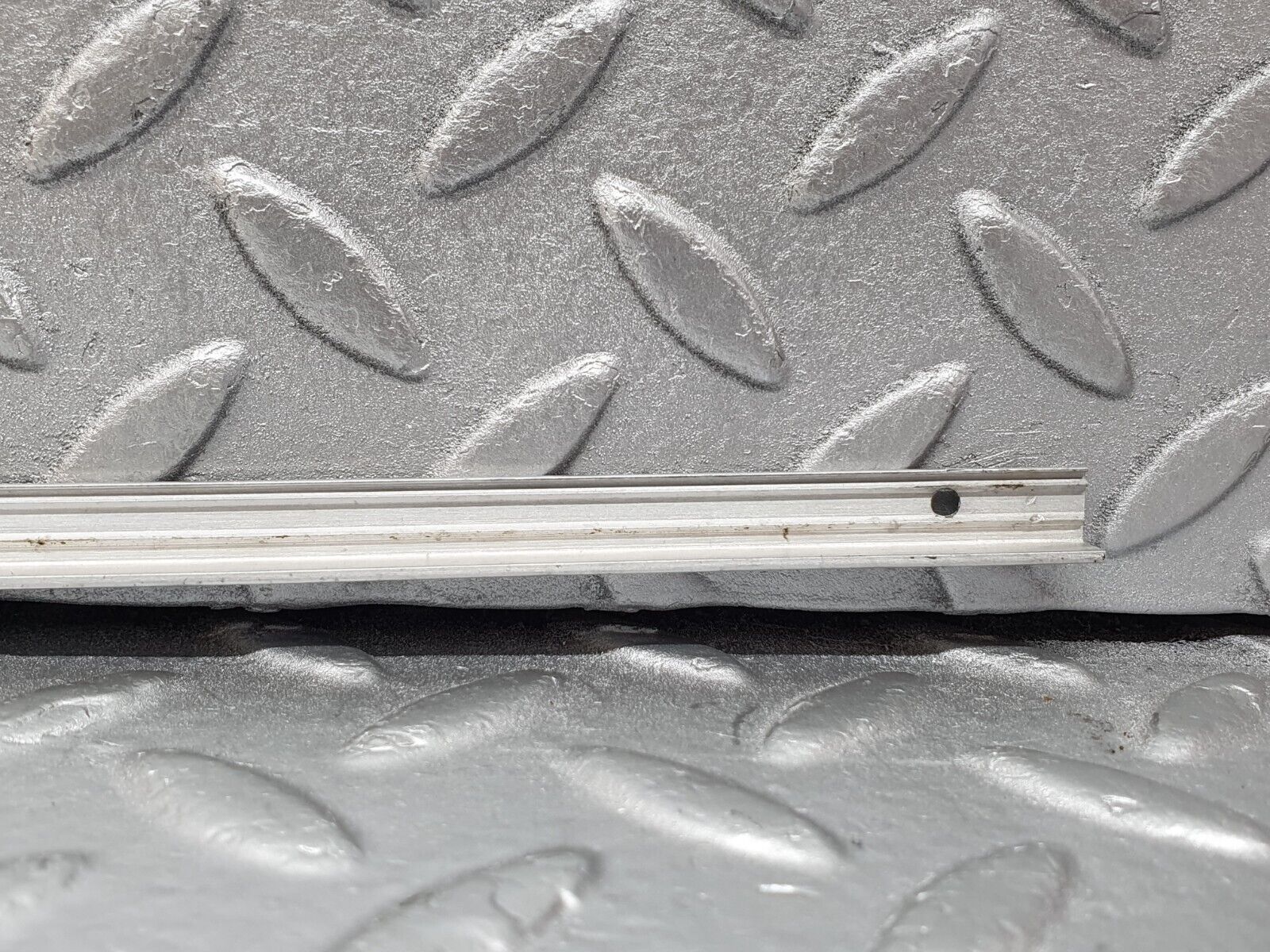 43962 Mercedes-Benz C123 230CE Coupe Sunroof Chrome Trim