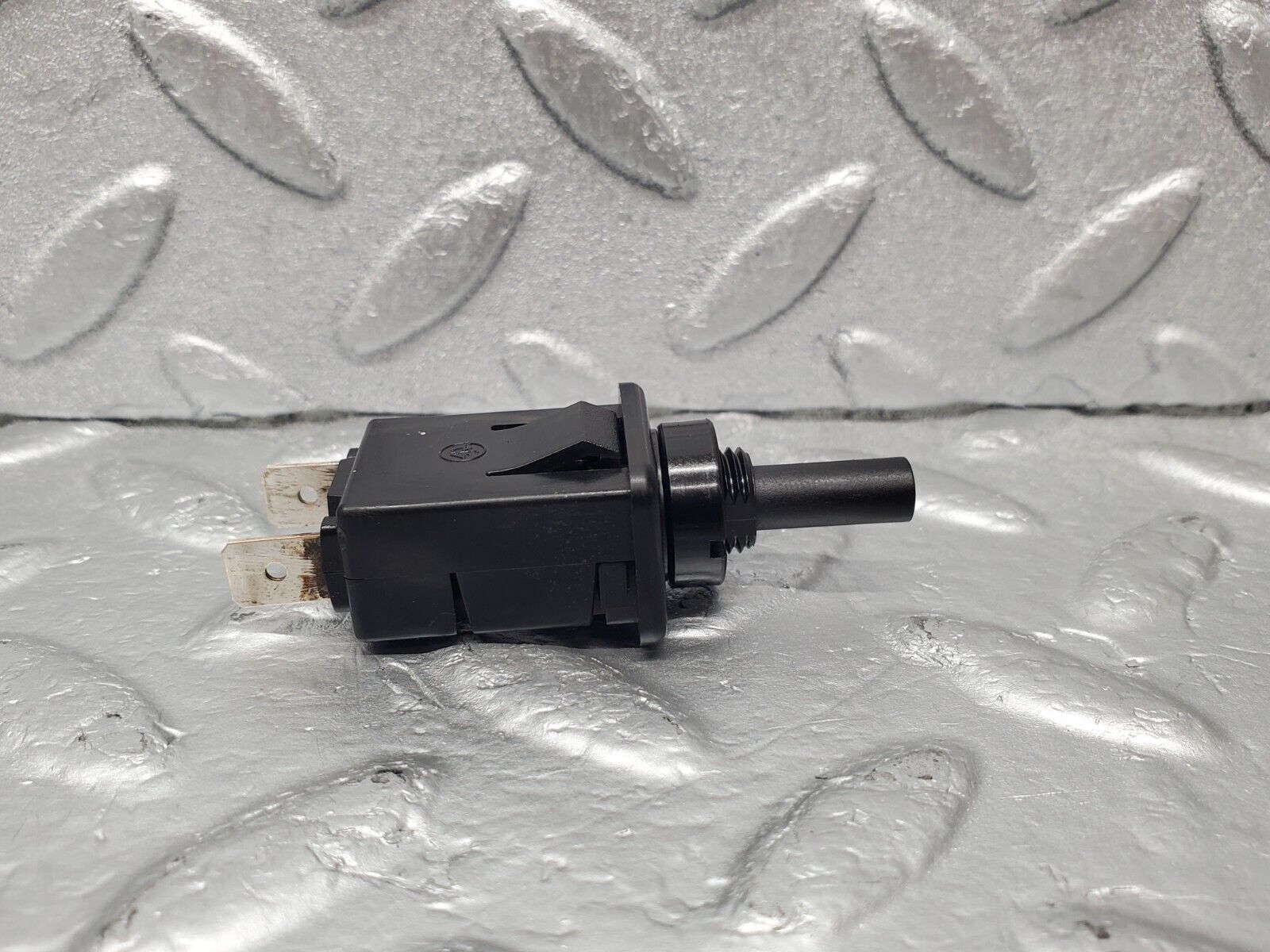 46552 Mercedes-Benz C123 280CE Coupe Door Contact Switch 0008213152