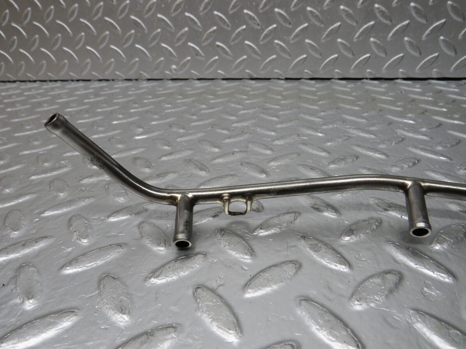 32990 Mercedes-Benz C107 R107 350 V8 Fuel Injection Pipe