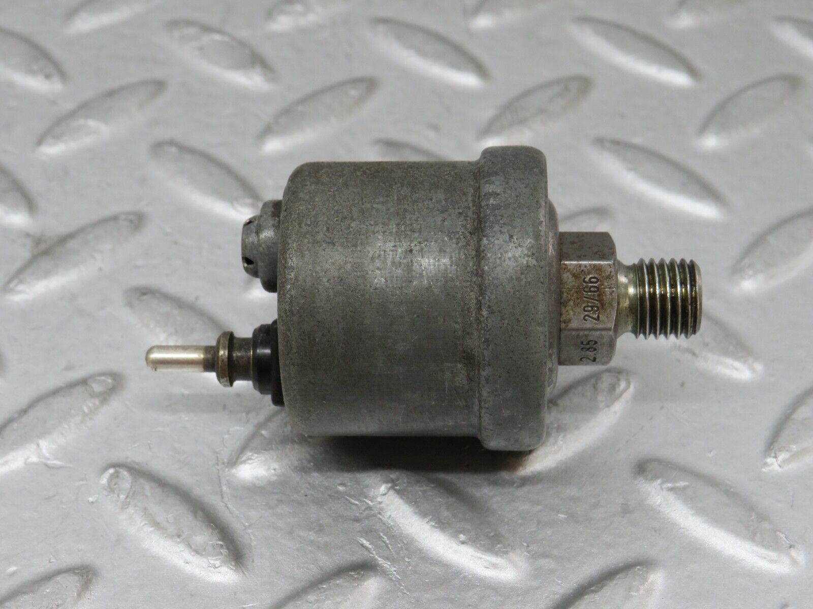 35536 Mercedes-Benz R107 280SL Oil Pressure Sensor VDO 0055421817