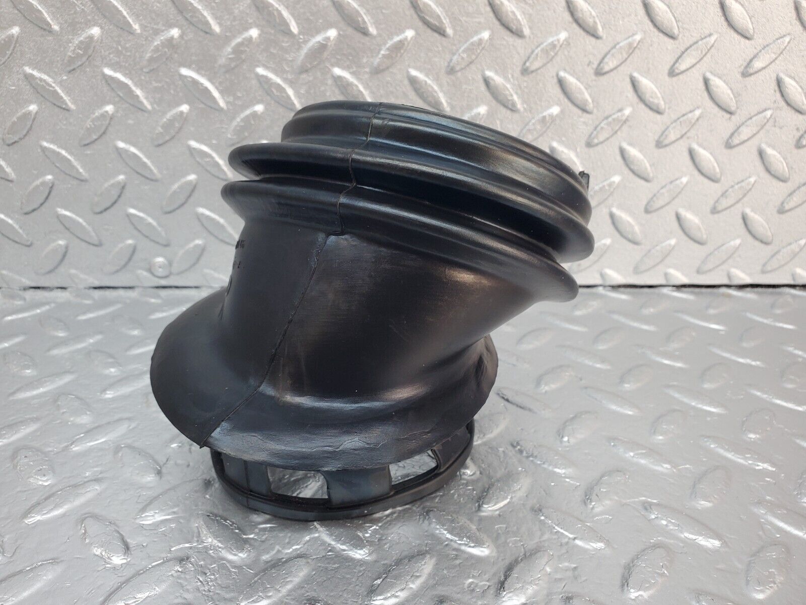 45672 Mercedes-Benz W126 420SE Fuse Box Rubber Grommet 1265450146