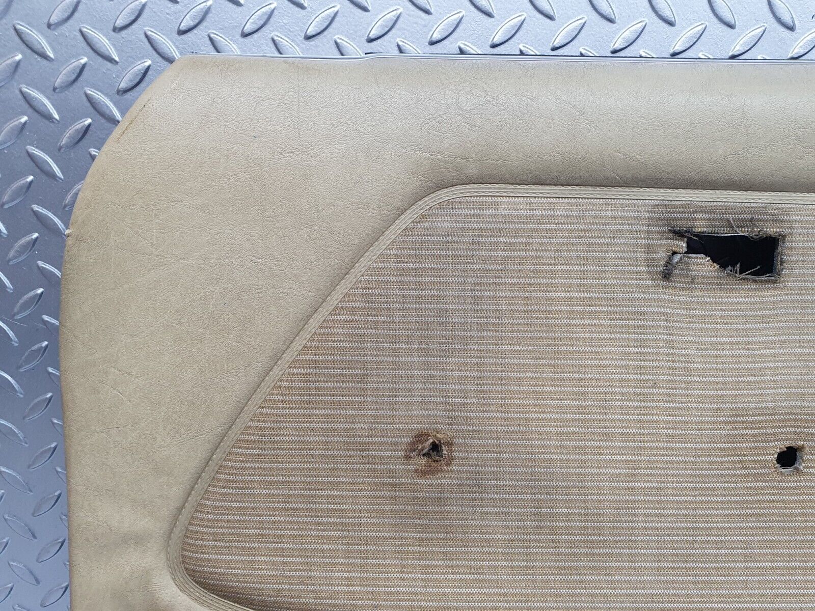 44049 Mercedes-Benz C123 230CE Coupe Right Door Card Beige