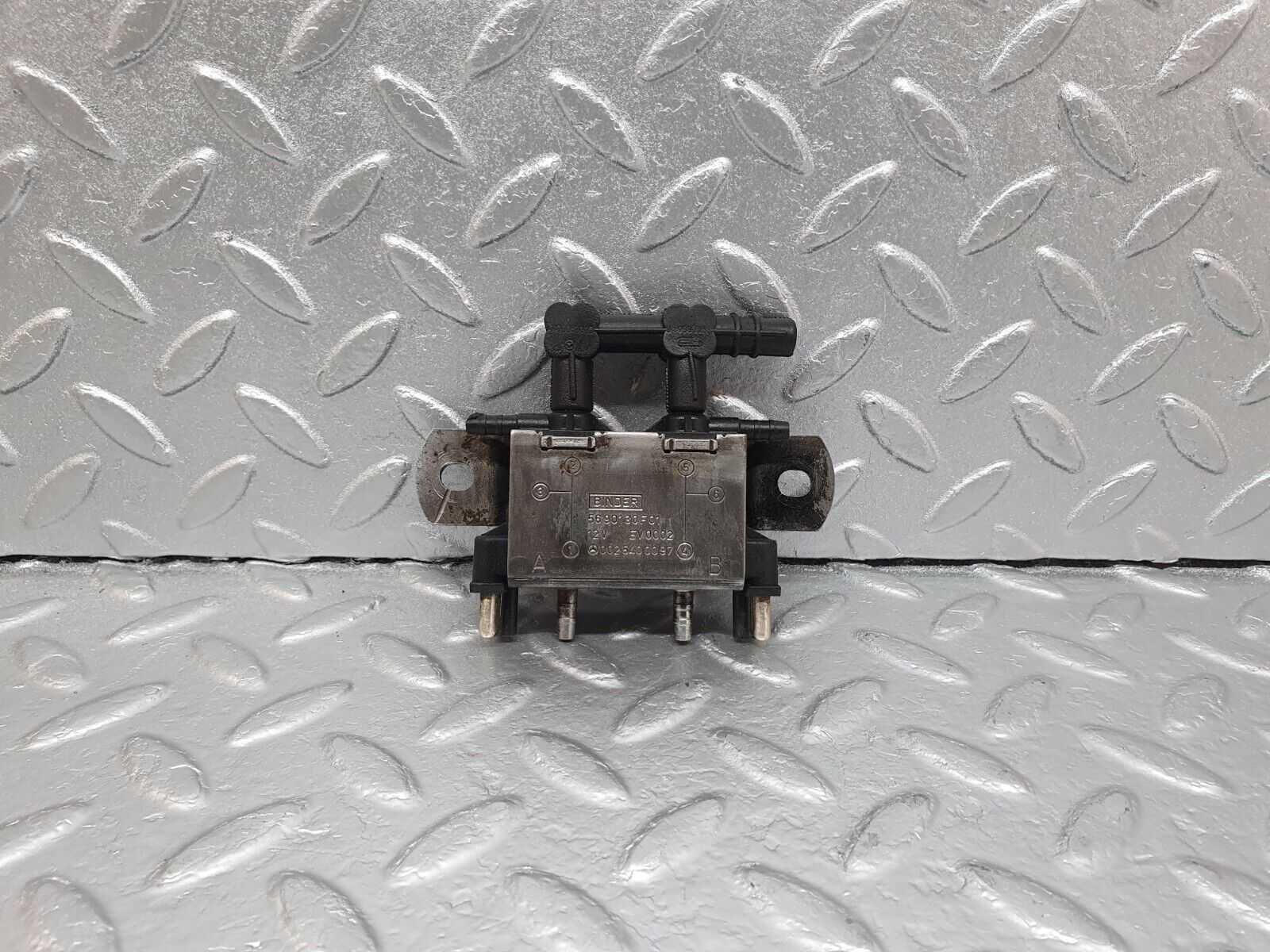 42166 Mercedes-Benz R129 320SL Coupe Solenoid Vacuum Valve 0025400097