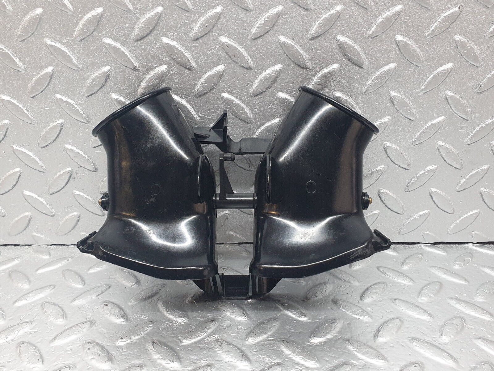 43628 Mercedes-Benz C126 380SEC Coupe Air Duct Vent 1268300044