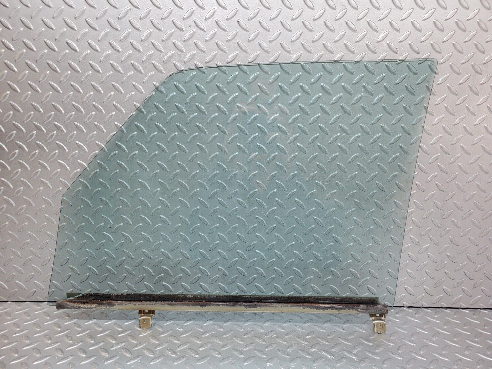 44364 Mercedes-Benz W123 280E Front Right Door Window Glass