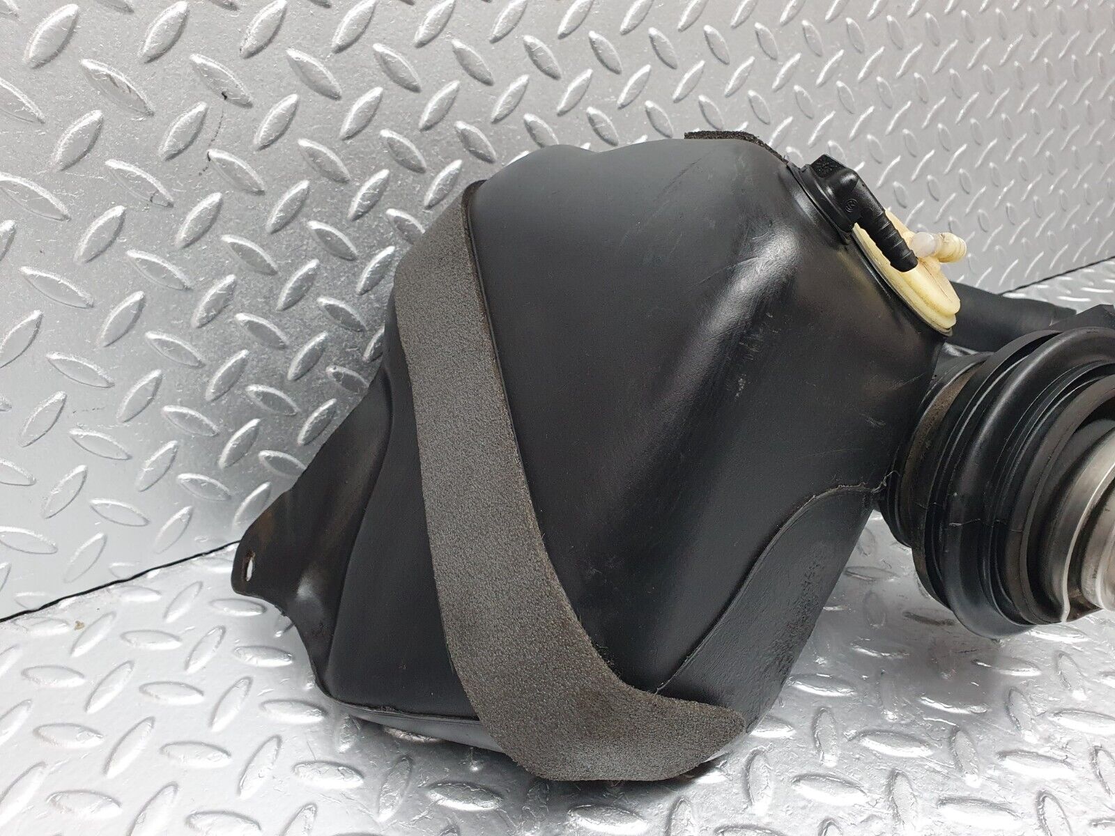 41775 Mercedes-Benz W202 C200 Fuel Filling Pipe Expansion Tank 2024701389