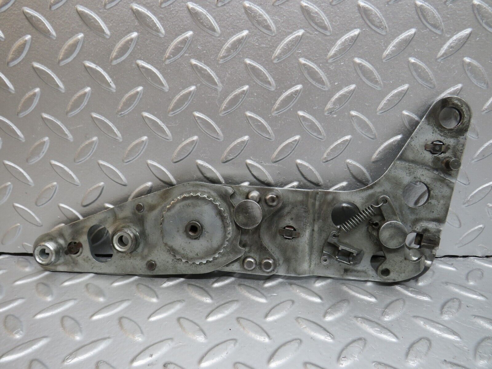 33210 Mercedes-Benz R107 Front Left Seat Hinge Pair 0009107685 0009107986