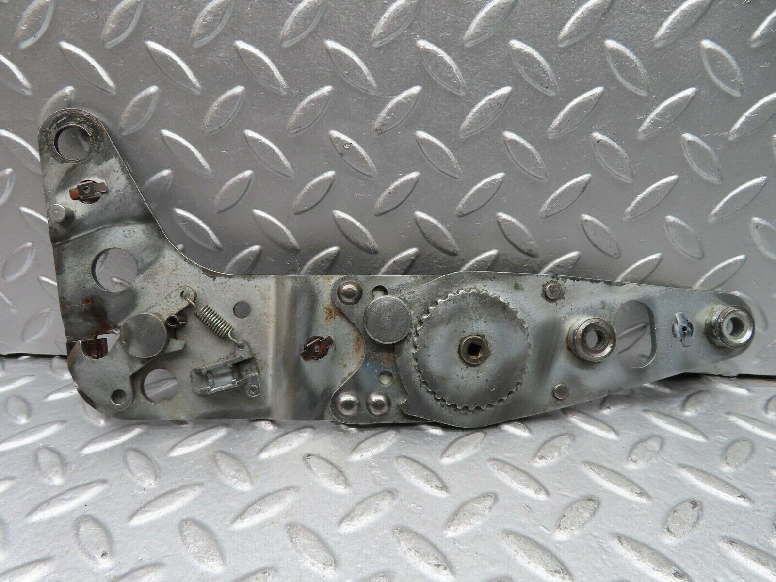 20552 Mercedes-Benz R107 450SL Front Right Seat Hinge 0009108086