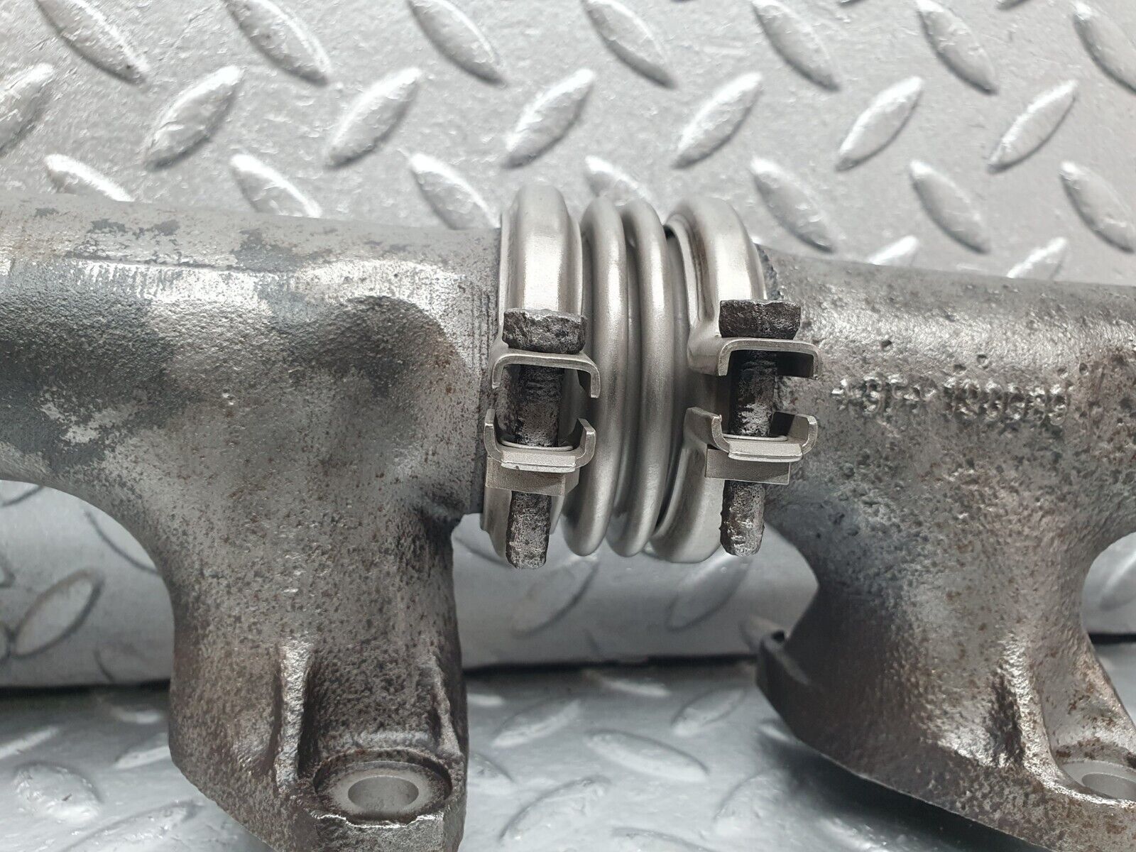 43604 Mercedes-Benz C126 380SEC Coupe Exhaust Manifold Right Side 1161420702