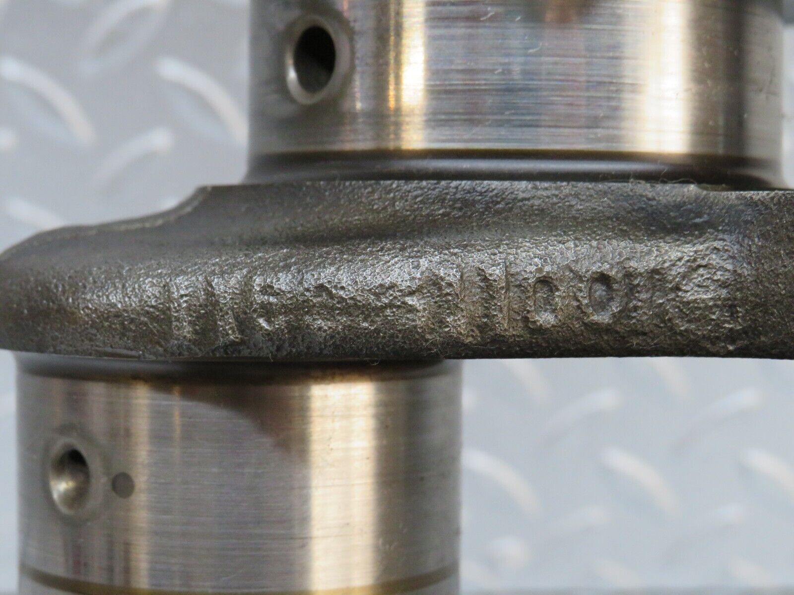 33047 Mercedes-Benz C107 R107 350 V8 Crankshaft 1160311001