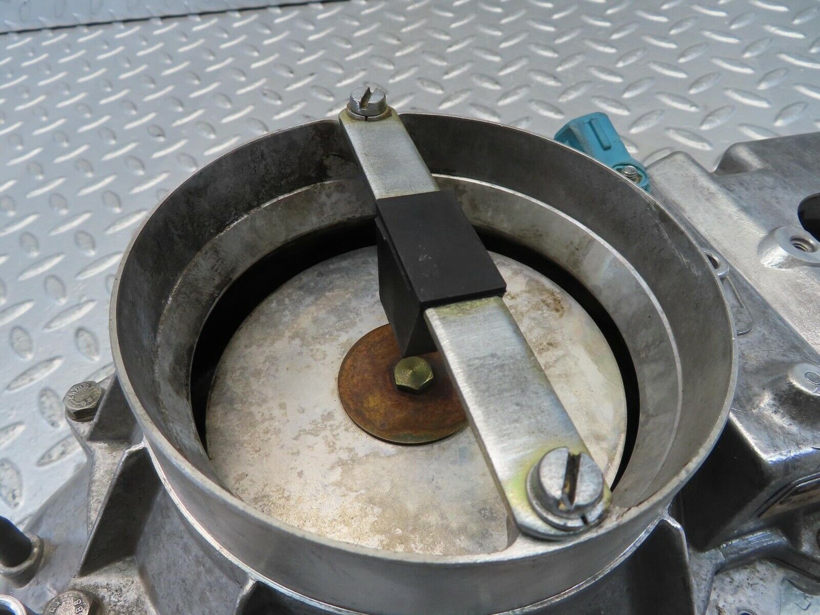 11032 Mercedes-Benz R107 W116 Air Flow Mass Meter Sensor Bosch 1171410690