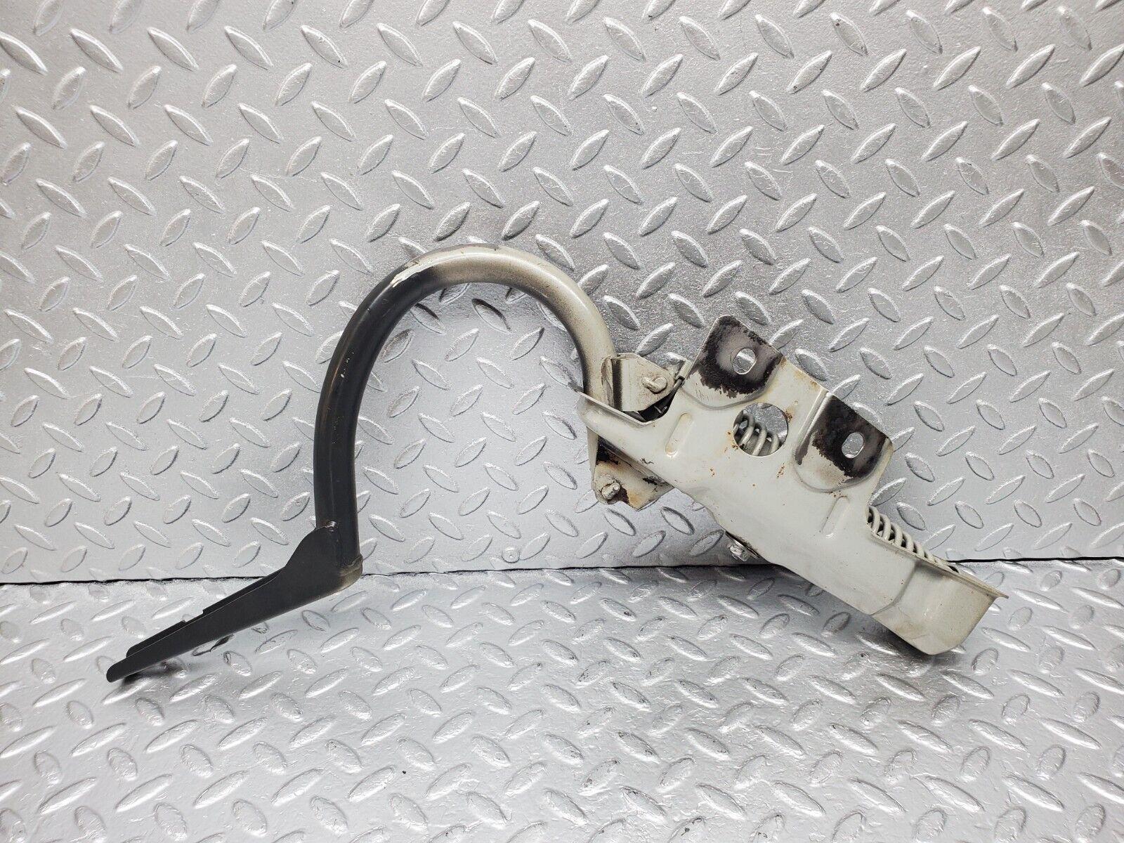 45834 Mercedes-Benz W126 420SE Trunk Lid Hinge Left Side