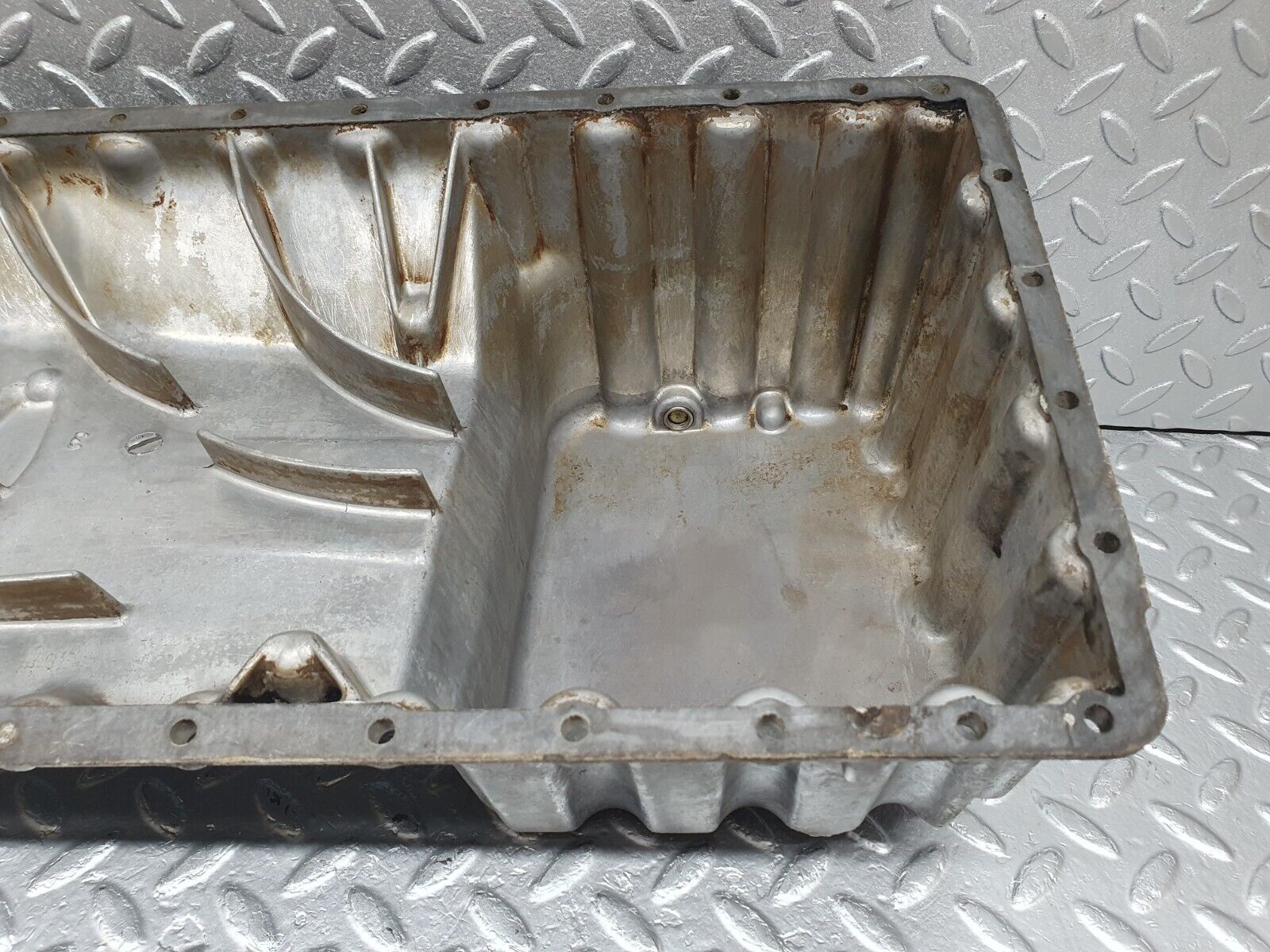 44001 Mercedes-Benz C123 230CE Coupe Oil Pan Oil Sump 1020141702