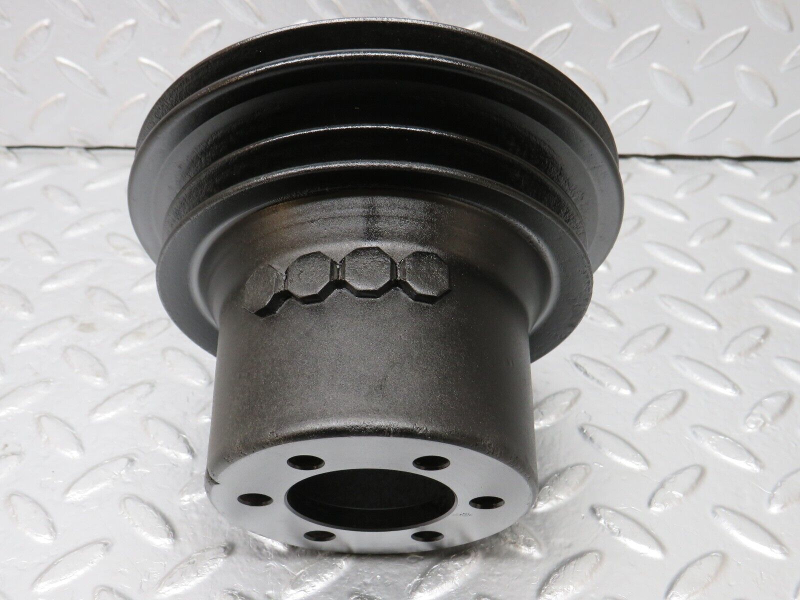 32943 Mercedes-Benz C107 R107 450 V8 Crankshaft Pulley