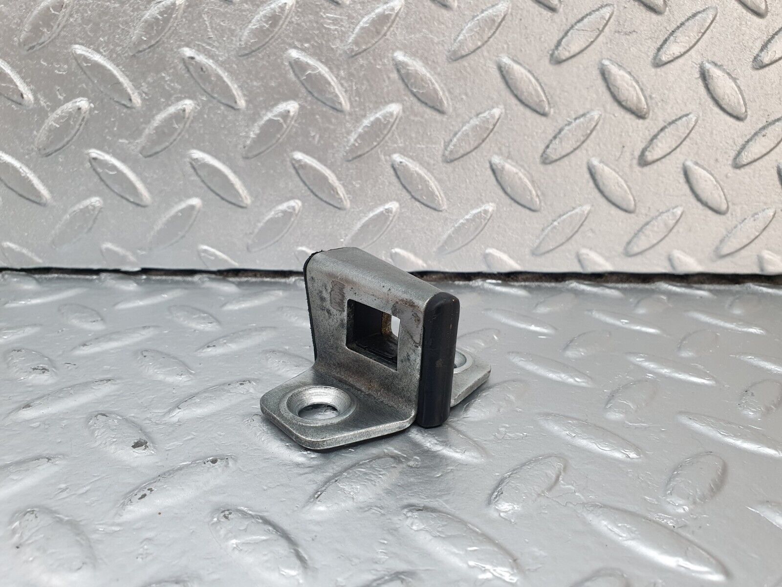 42890 Mercedes-Benz W201 190 2.0L Door Lock Latch