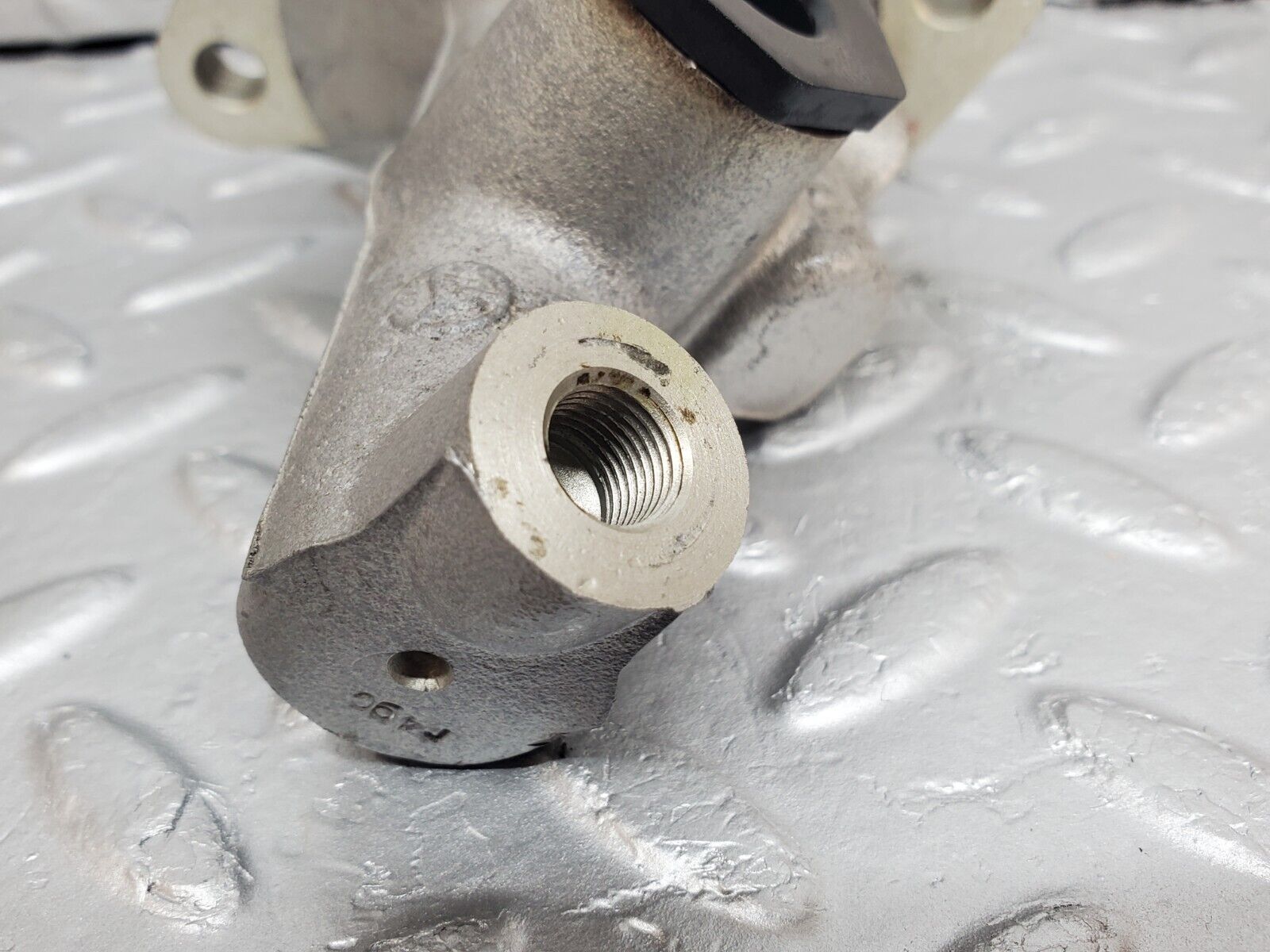 44674 Mercedes-Benz W124 220E Brake Master Cylinder