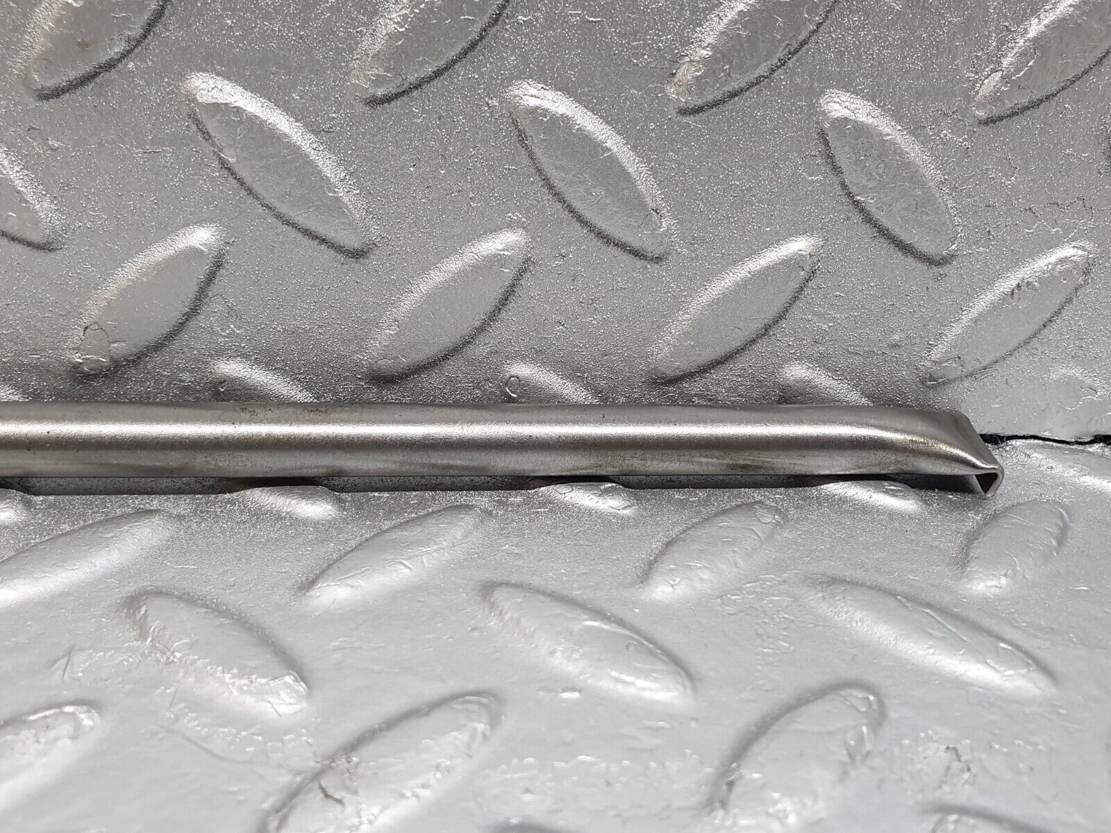 43072 Mercedes-Benz W123 Camshaft Oil Tube