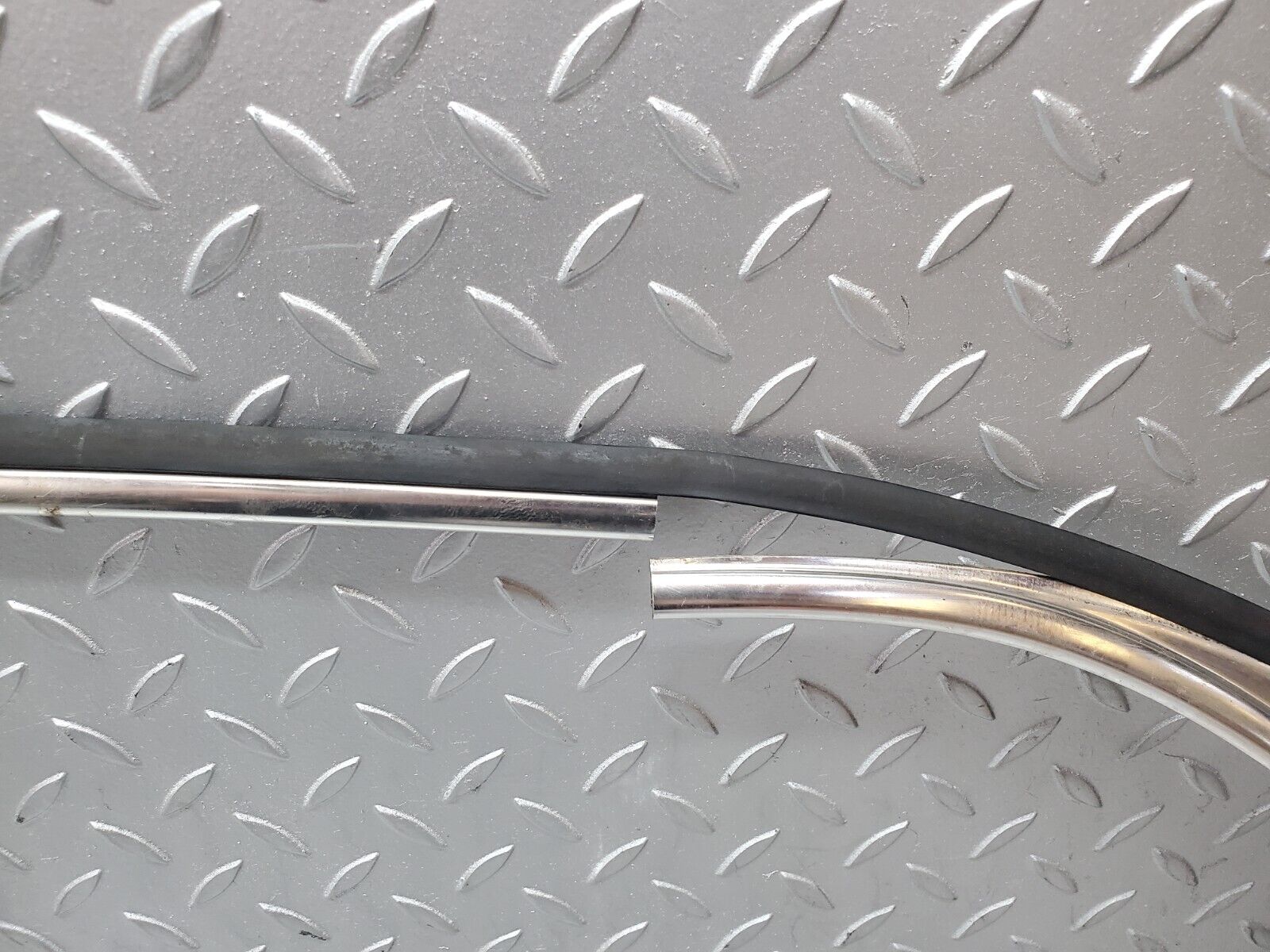 44547 Mercedes-Benz W123 280E Roof Chrome Moulding Trim Left Side 1236981330
