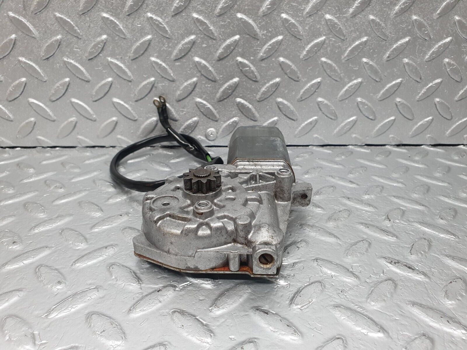 43651 Mercedes-Benz C126 380SEC Coupe Left Door Power Window Regulator Motor Bosch