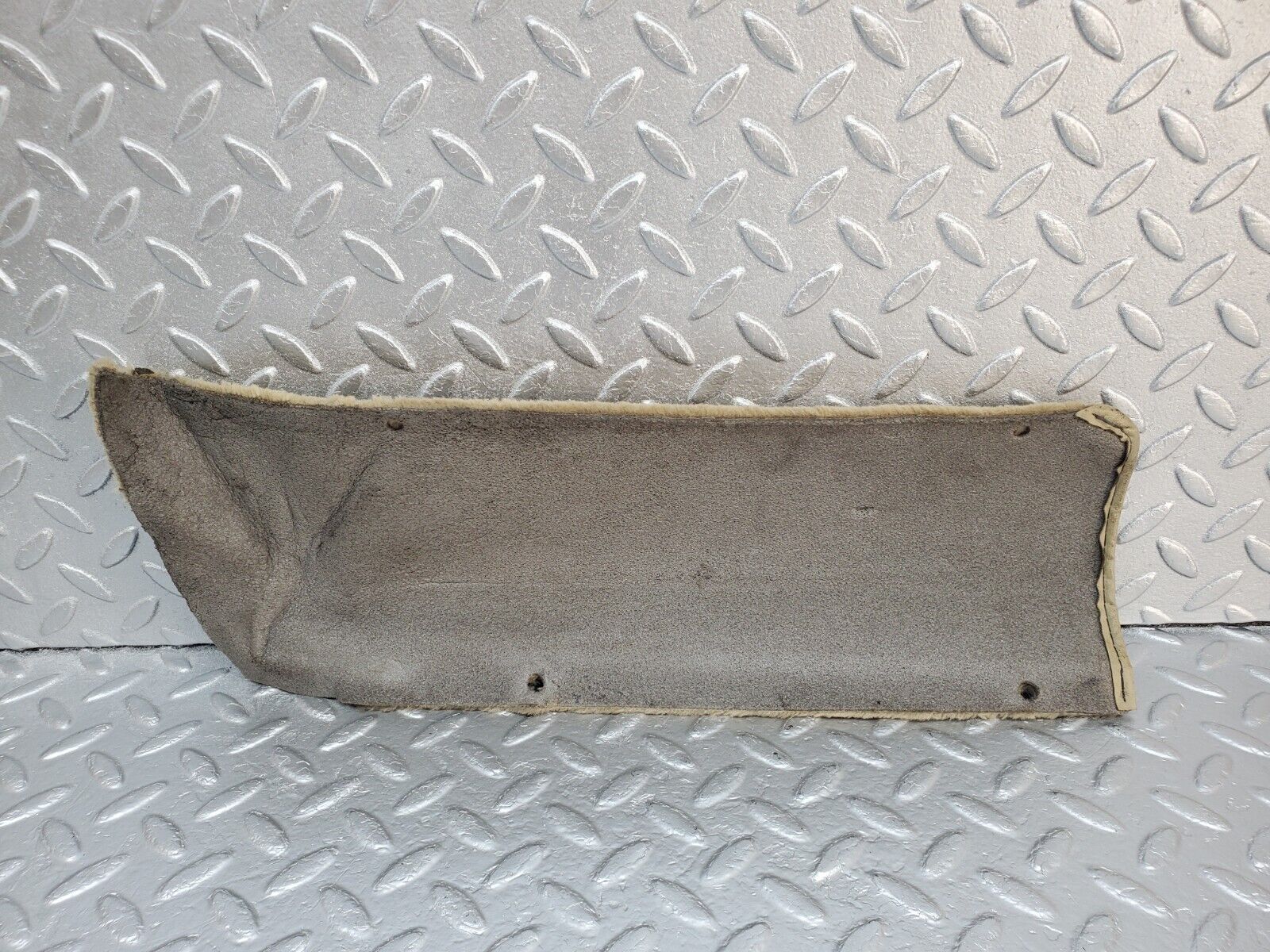 45696 Mercedes-Benz W126 420SE Front Right Door Sill Carpet Beige