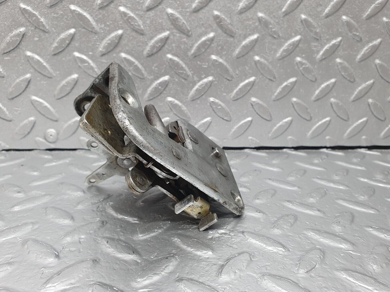 43129 Mercedes-Benz W108 280SE Rear Left Door Lock Mechanism