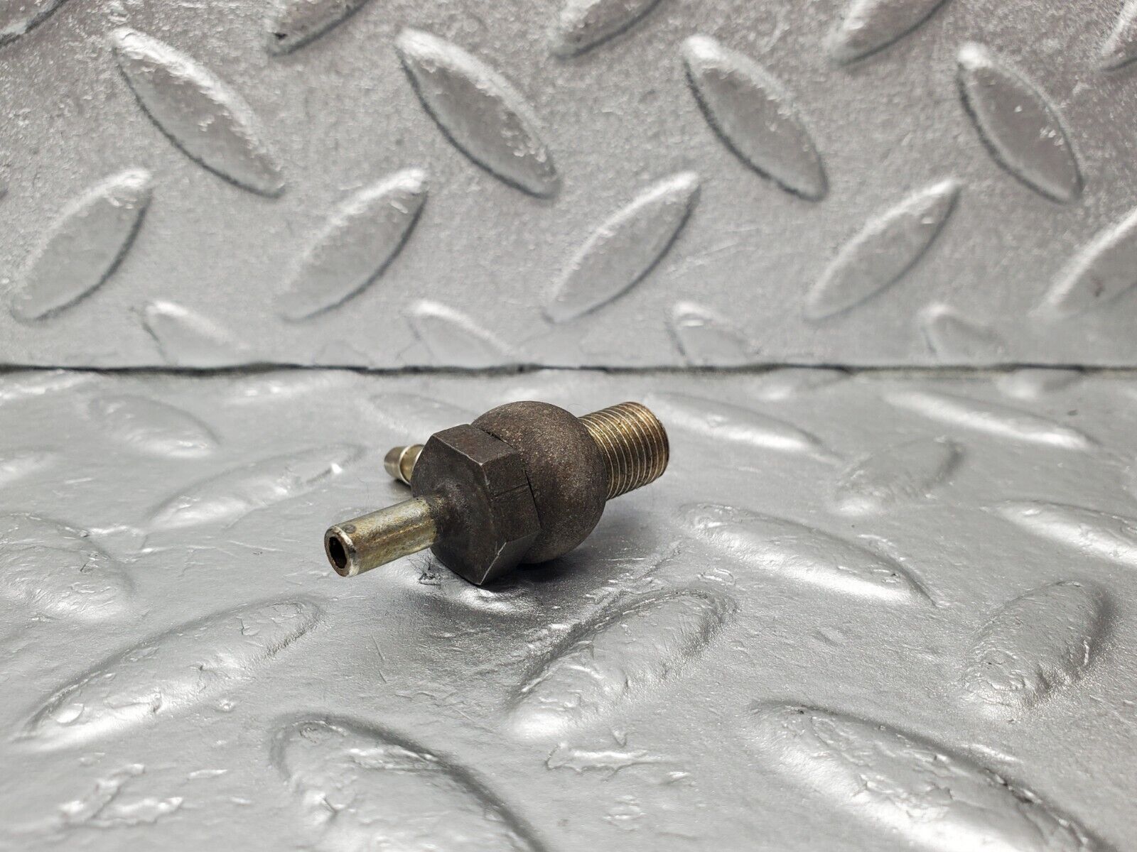 46713 Mercedes-Benz W123 280E Air Intake Manifold Vacuum Pipe Connector