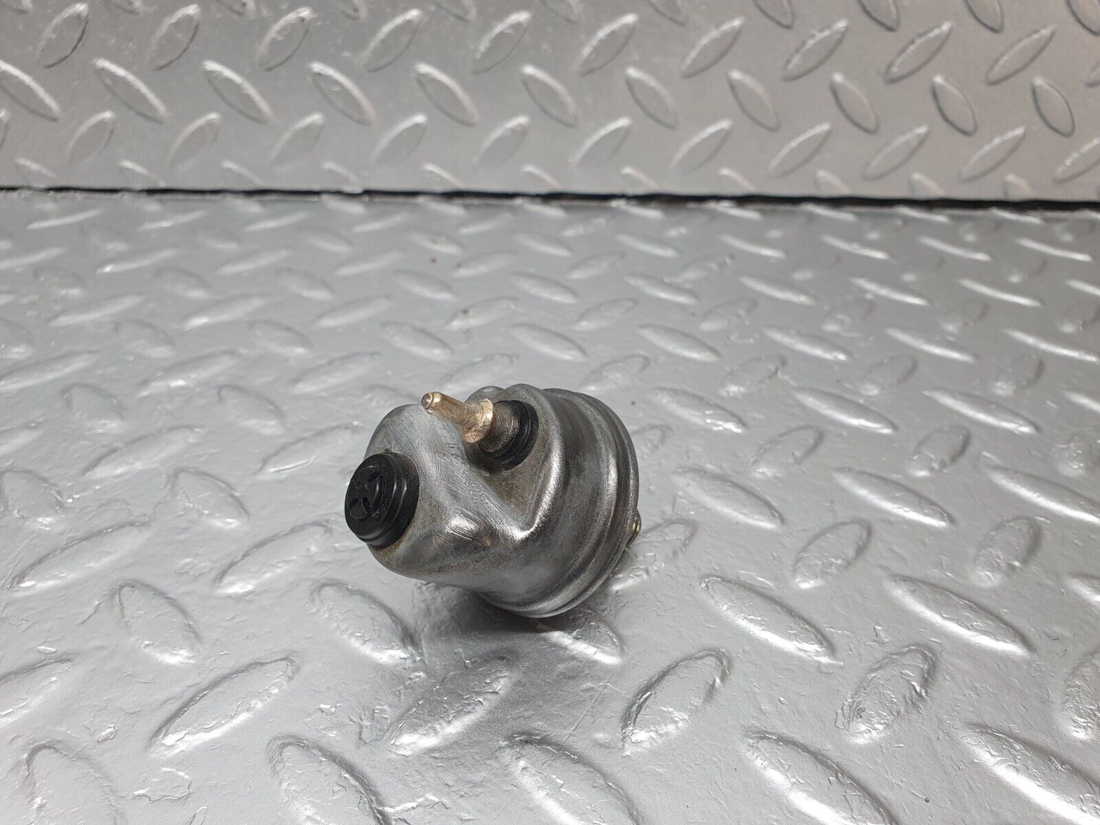 42546 Mercedes-Benz R129 320SL Coupe Oil Pressure Sensor VDO 0065429417