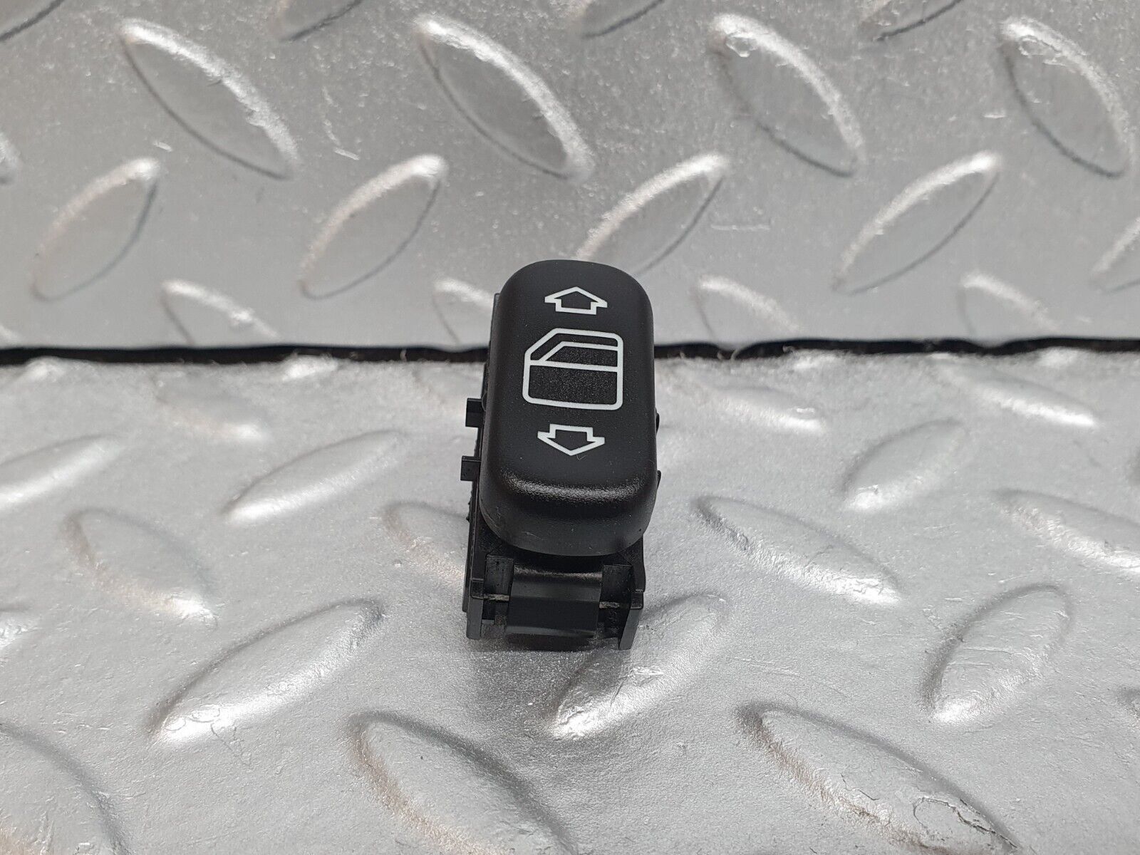 42047 Mercedes-Benz W202 C200 Electric Window Switch 2108208210