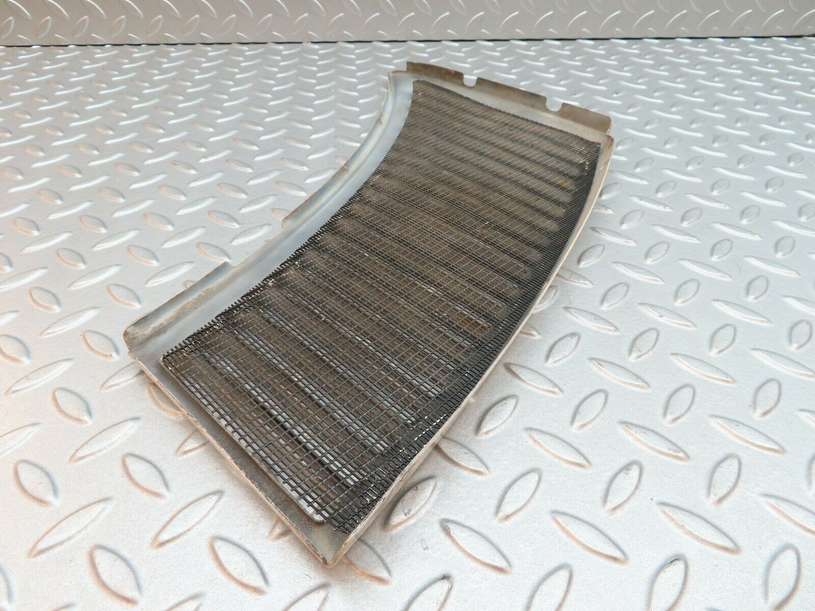 4983 Mercedes-Benz R107 350SL Air Intake Grill Right Side