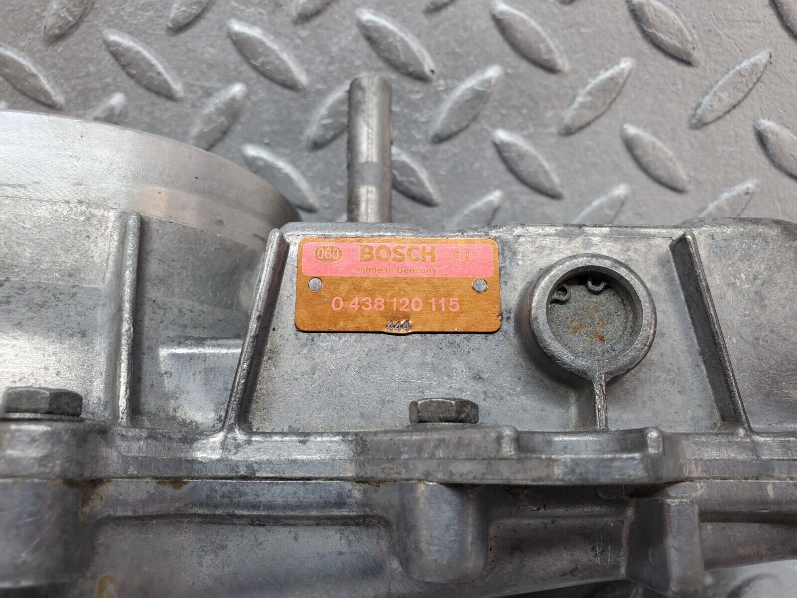 45425 Mercedes-Benz 280E M110.983 Air Flow Mass Meter Sensor Bosch 0438120115 1101410790