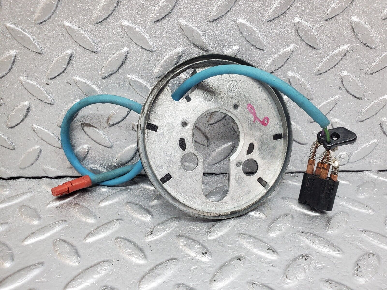 44797 Mercedes-Benz W124 220E Steering Wheel Contact Plate 0125455728 1244620597