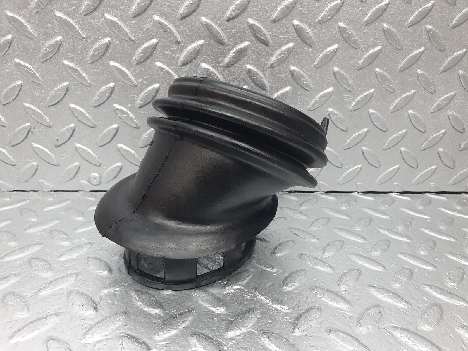 43609 Mercedes-Benz C126 380SEC Coupe Fuse Box Rubber Grommet 1265450146