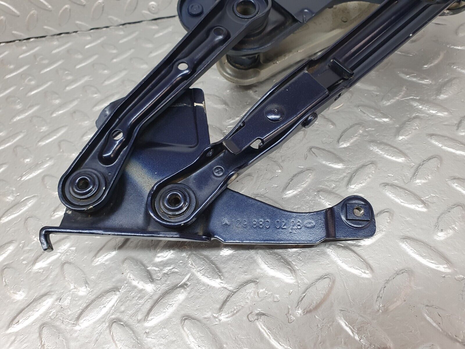 42194 Mercedes-Benz R129 320SL Coupe Bonnet Hinge Right Side 1298800228 1298870274