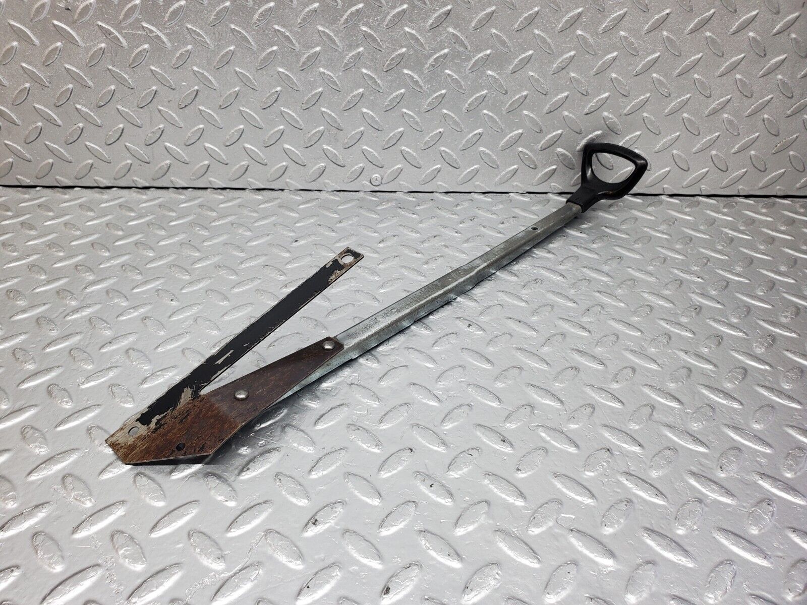 44414 Mercedes-Benz W123 280E Front Right Seat Sliding Adjust Handle