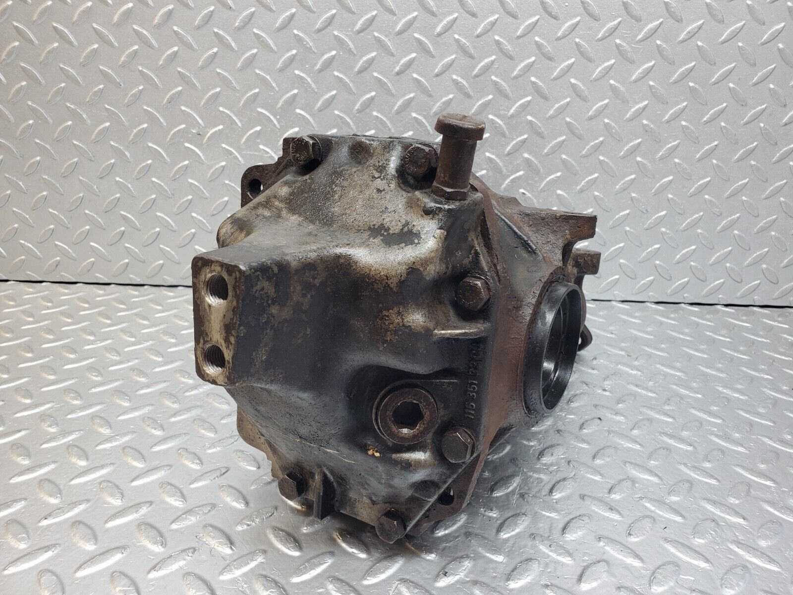 44447 Mercedes-Benz W123 280E Rear Differential Ratio 3.58 1233510101