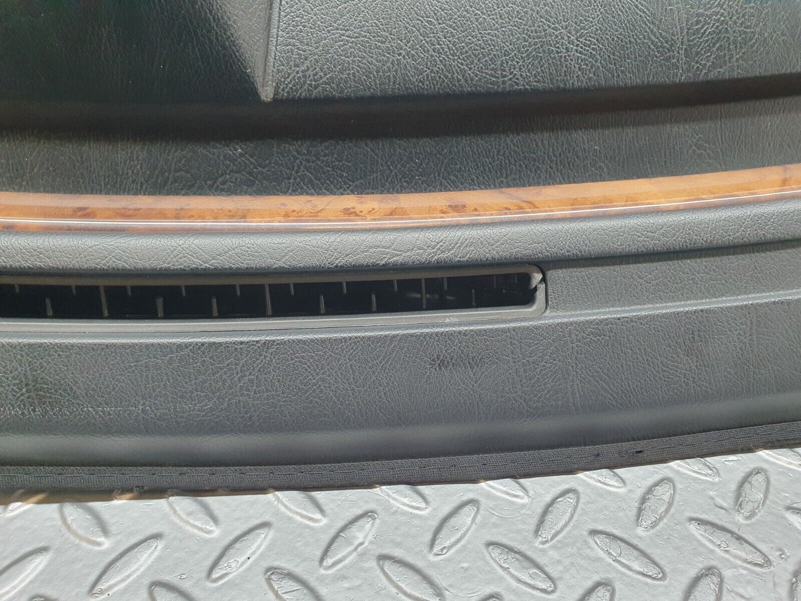 41837 Mercedes-Benz W202 C200 Dashboard Black