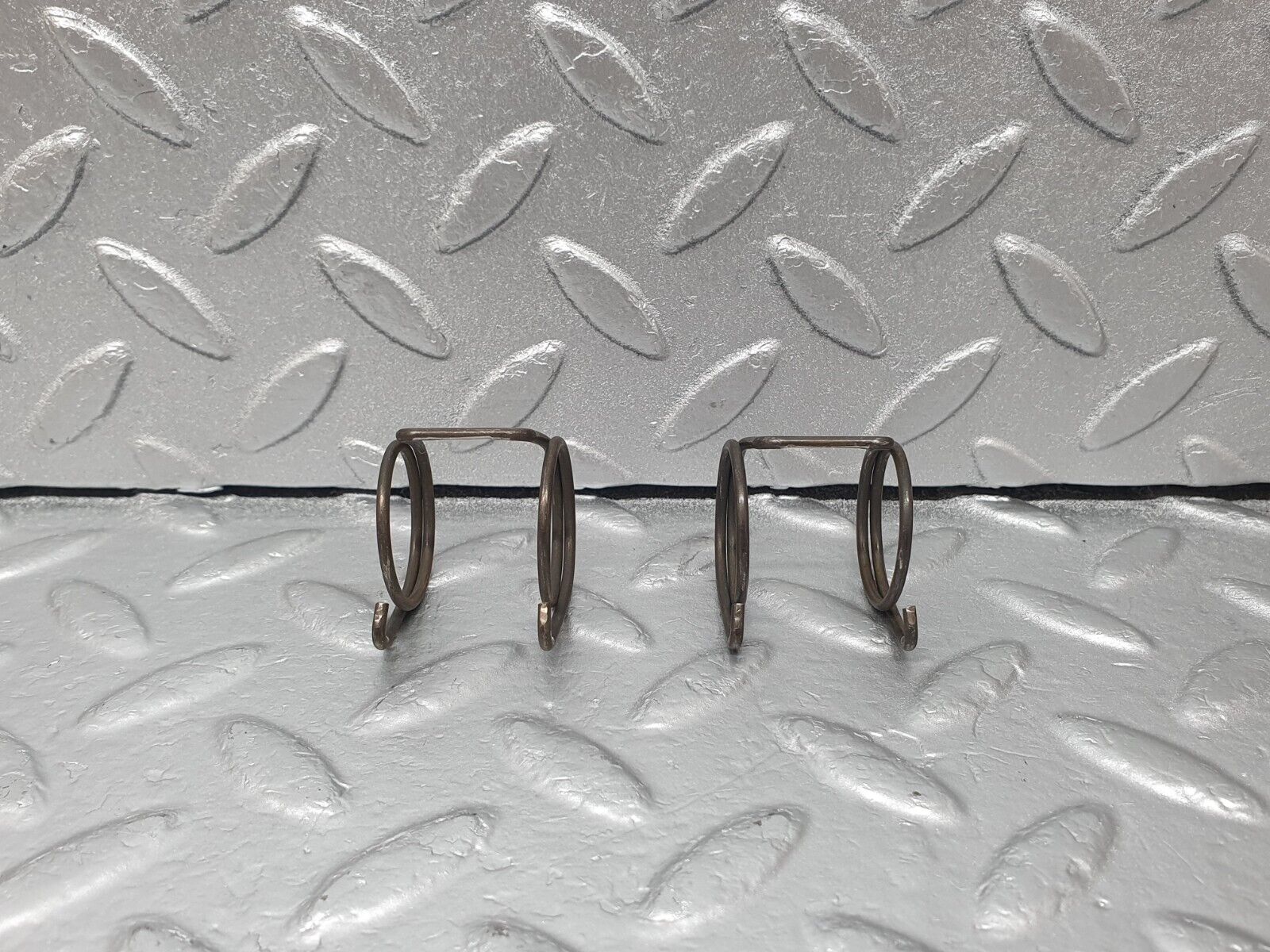 43358 Mercedes-Benz W108 280SE Valve Rocker Arm With Retaining Spring