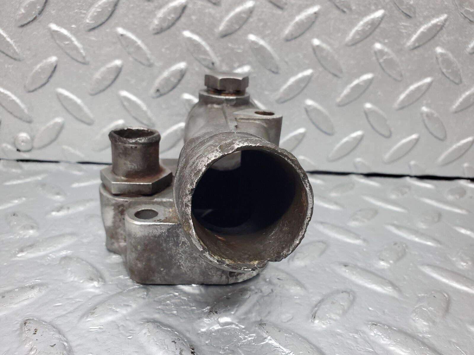 45281 Mercedes-Benz C107 350SLC Coupe Water Pump Flange Pipe Socket 1162011430