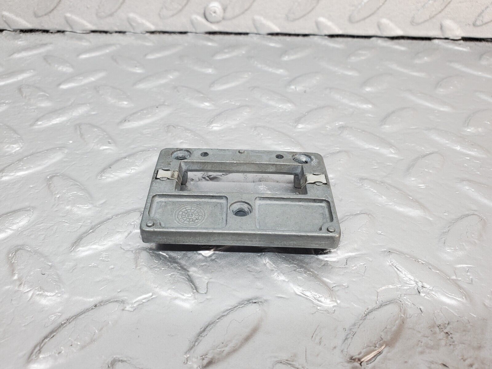 44666 Mercedes-Benz W124 220E Rear View Mirror Bracket 2018100011