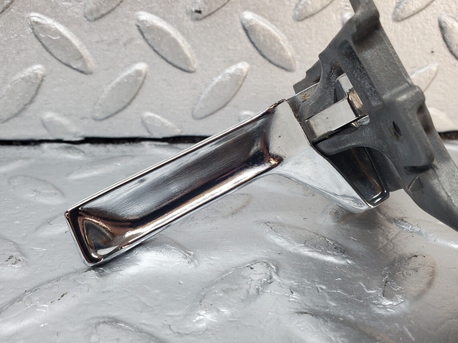 45560 Mercedes-Benz W126 420SE Right Door Interior Handle