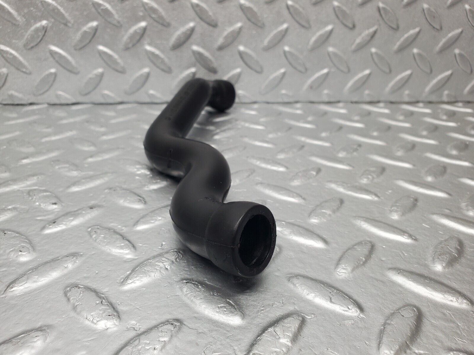 47002 Mercedes-Benz R129 320SL Coupe Crankcase Breather Hose 1120180482